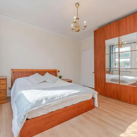 Luxury 2 Bedroom Near Notting Hill *