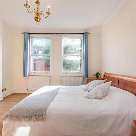 Luxury 2 Bedroom Near Notting Hill Apartment London