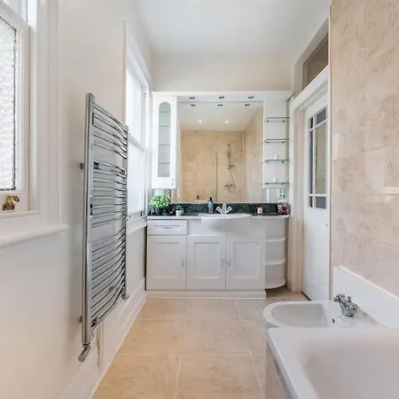Luxury 2 Bedroom Near Notting Hill *