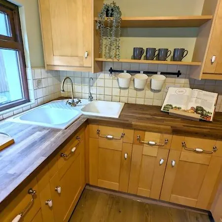 3-bed, Sleeps 7, 1 Bath, Parking, Wifi Holiday home