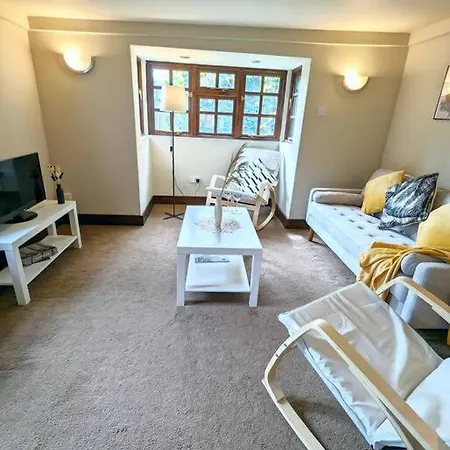 3-bed, Sleeps 7, 1 Bath, Parking, Wifi Holiday home