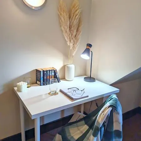 3-bed, Sleeps 7, 1 Bath, Parking, Wifi *