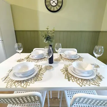 3-bed, Sleeps 7, 1 Bath, Parking, Wifi * Shalford (Essex)