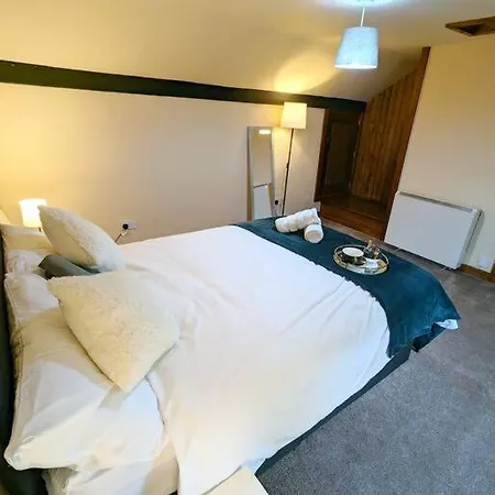 Holiday home 3-bed, Sleeps 7, 1 Bath, Parking, Wifi Shalford (Essex)