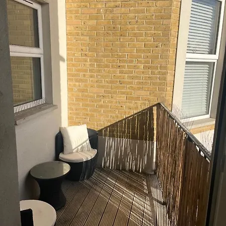 Apartamento Spacious Modern 1-bed Near Victoria Park & Stadium