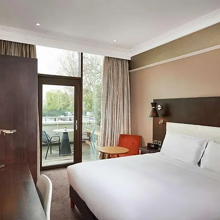Doubletree By Hilton - Hyde Park 4*