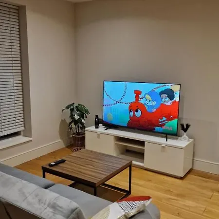 London One Apartment
