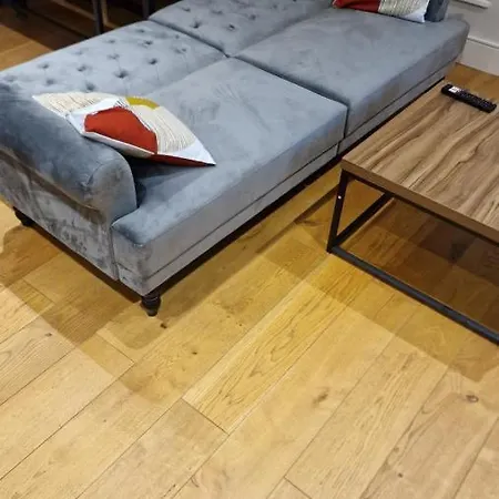 London One Apartment