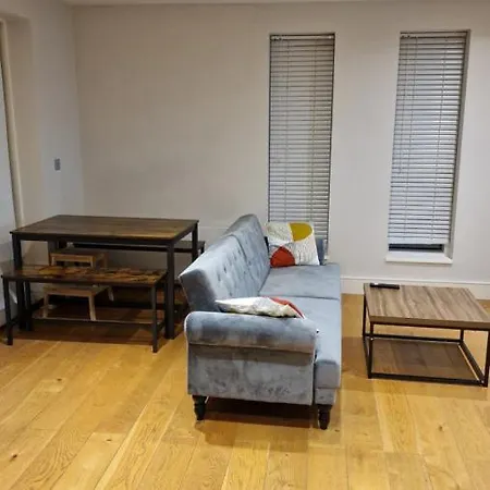 London One Apartment Ealing