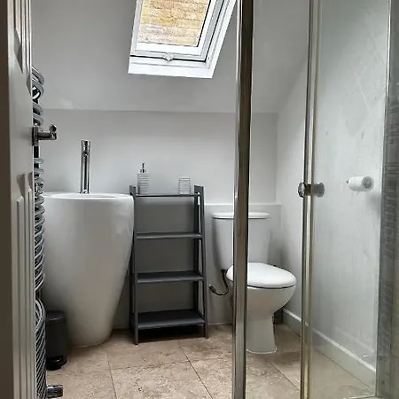 Aldo's 2 Bedroom Townhouse N1