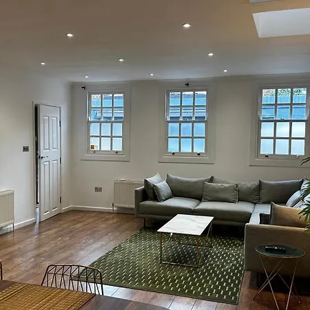 Aldo's 2 Bedroom Townhouse N1