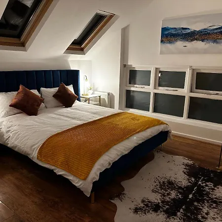 Aldo's 2 Bedroom Townhouse N1 * London