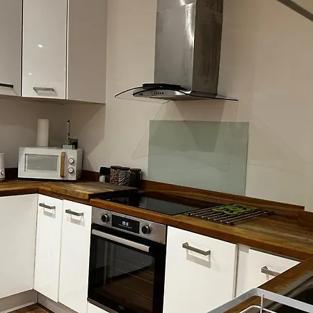Aldo's 2 Bedroom Townhouse N1 *