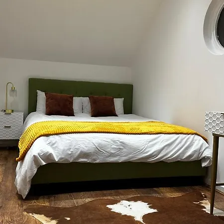 Aldo's 2 Bedroom Townhouse N1 Holiday home London