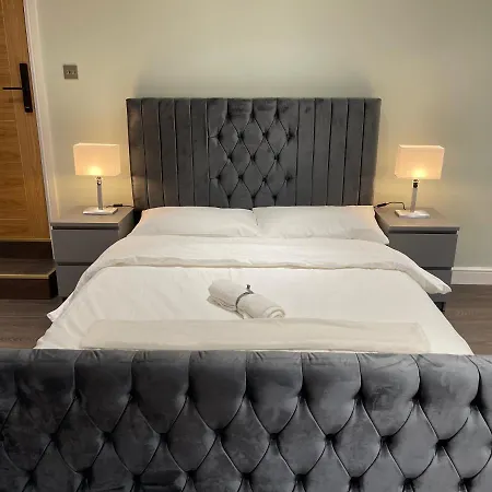 Appartement Cosy Flat With Balcony In Heart Of
