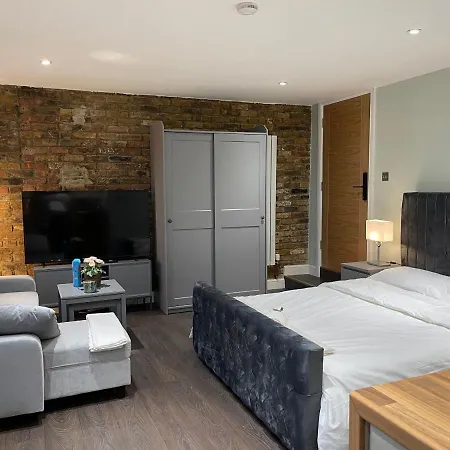 Appartement Cosy Flat With Balcony In Heart Of