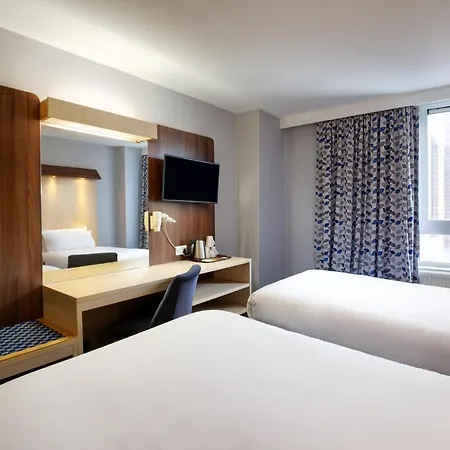 Sleeper At Royal National Otel 4*