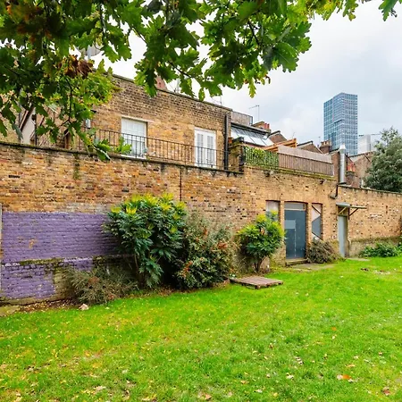Farm View 2-bedroom Apartment, Vauxhall London