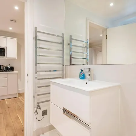Farm View 2-bedroom Apartment, Vauxhall
