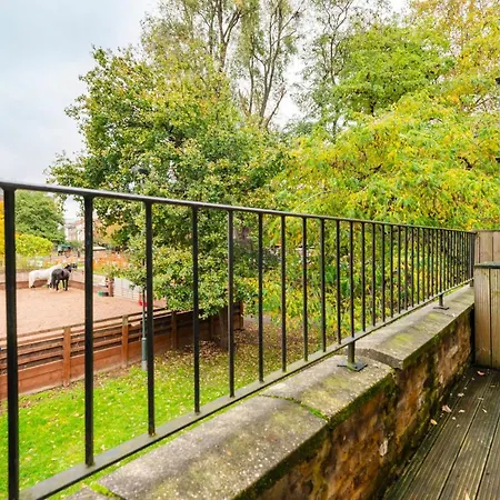 Farm View 2-bedroom Apartment, Vauxhall Apartment London