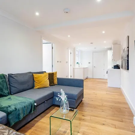 Farm View 2-bedroom Apartment, Vauxhall Apartment London