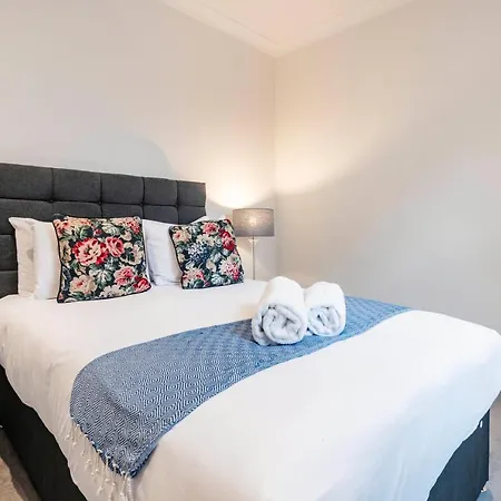 Farm View 2-bedroom Apartment, Vauxhall Apartment *