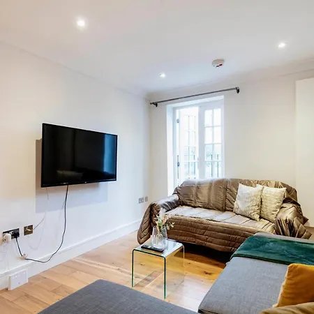 Farm View 2-bedroom Apartment, Vauxhall London