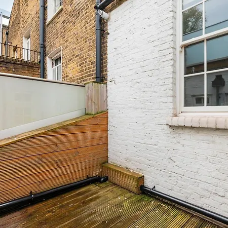 Farm View 2-bedroom Apartment, Vauxhall