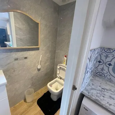 Apartment One Bedroom Annex With Private Entrance