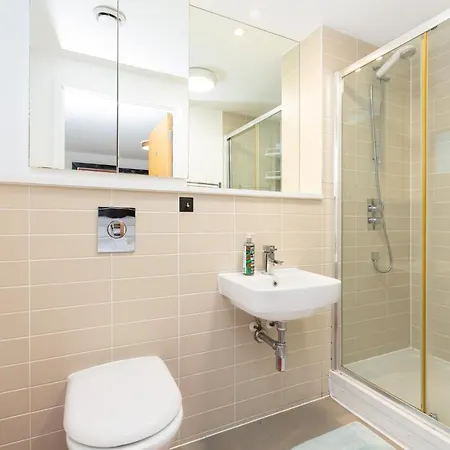 Immaculate 2br Flat, Greenwich, 2 Min Maze Hill St *
