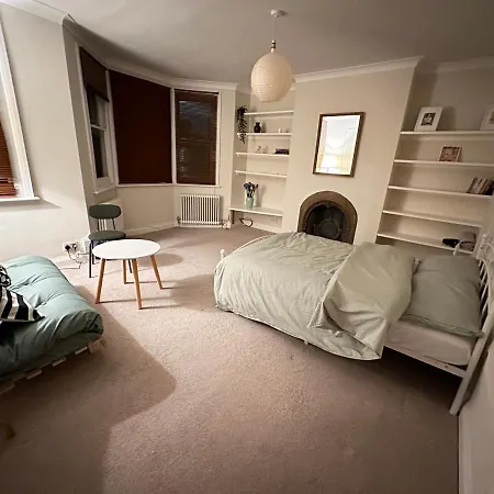 Spacious Near Underground * London