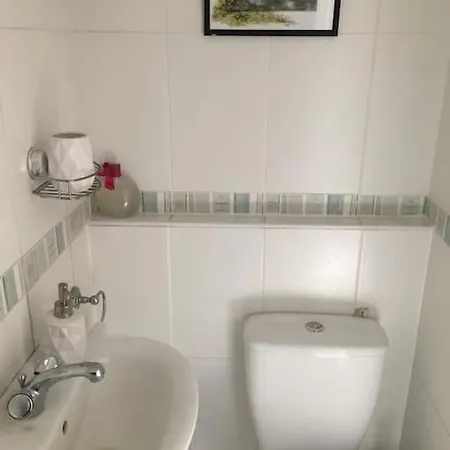 Cozy, Private, Guest Sw London, 30 Mins From Heathrow * Hanworth