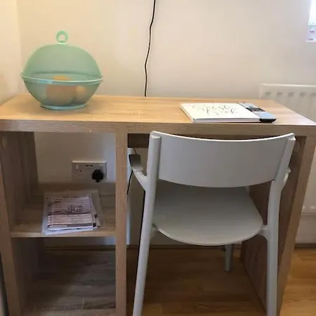 Apartment Cozy, Private, Guest Sw London, 30 Mins From Heathrow *