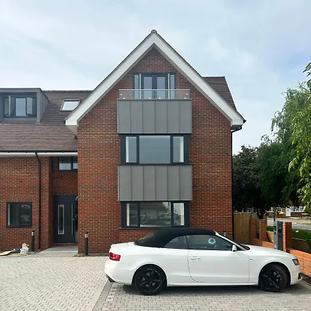 The Penthouse Double Bedroom For Rent Shared Kitchen Parking Homestay Epsom