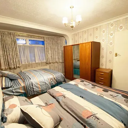 Holiday home Barking House Sleeps 11 - Parking - Train Tube - Airport *
