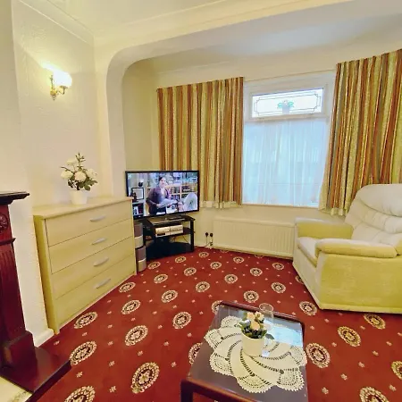 Barking House Sleeps 11 - Parking - Train Tube - Airport *
