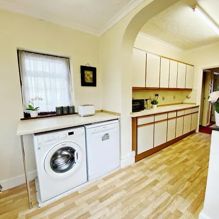 Holiday home Barking House Sleeps 11 - Parking - Train Tube - Airport *
