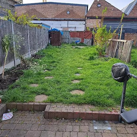 Single Bedroom Near London Seven Kings Train Station Guest house *