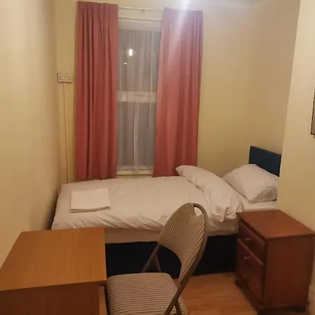 Single Bedroom Near London Seven Kings Train Station * Ilford
