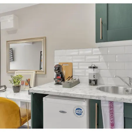 The Wanderlust Studio: Travelers' Haven Apartment *