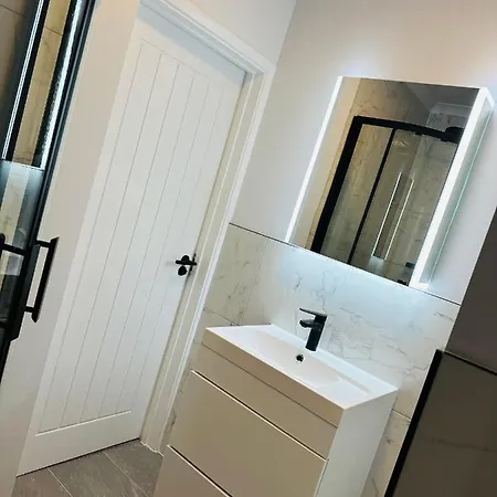 Apartment Newly Refurbished 1bedroom 4 Mins Walk To Crystal Palace Station