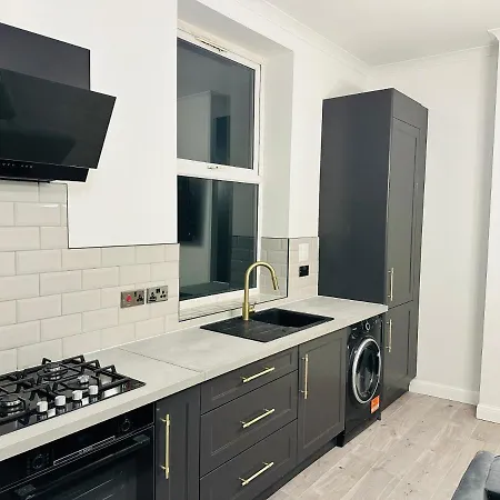 Newly Refurbished 1bedroom 4 Mins Walk To Crystal Palace Station London