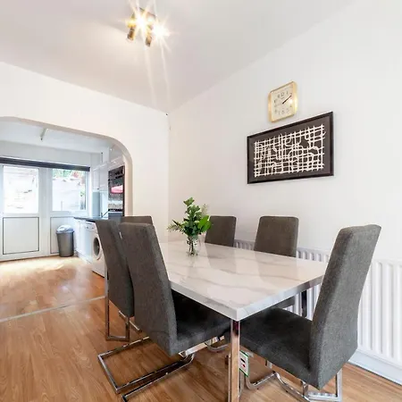 Stunning 3 Bed House With Private Garden, Woolwich London