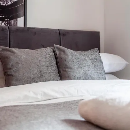 Stunning 3 Bed House With Private Garden, Woolwich