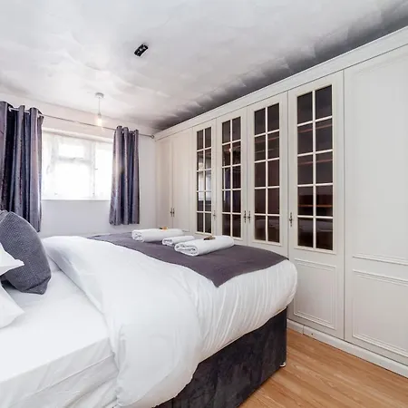 Holiday home Stunning 3 Bed House With Private Garden, Woolwich London