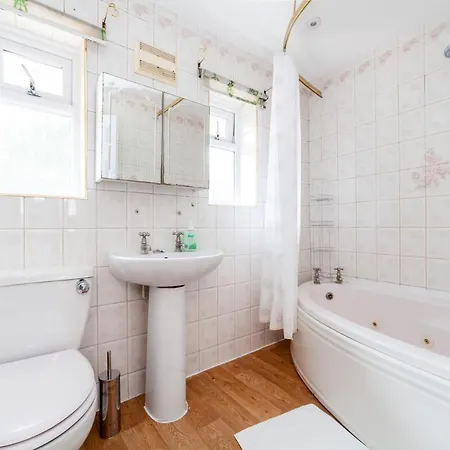 Stunning 3 Bed House With Private Garden, Woolwich *