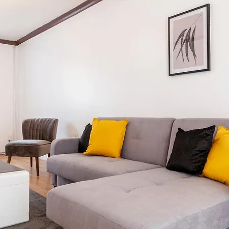 Stunning 3 Bed House With Private Garden, Woolwich Holiday home *