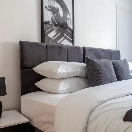 Stunning 3 Bed House With Private Garden, Woolwich *