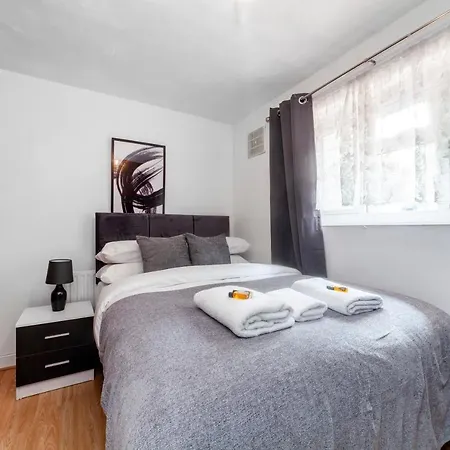Holiday home Stunning 3 Bed House With Private Garden, Woolwich