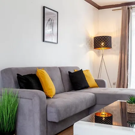 Stunning 3 Bed House With Private Garden, Woolwich London